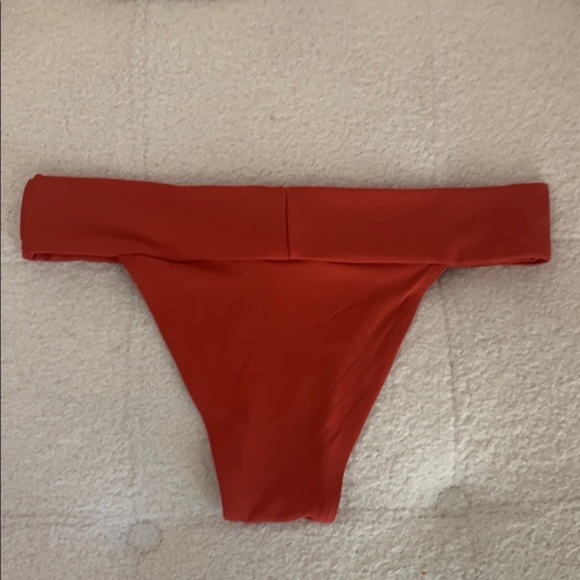 Robin Piccone, F21 - Picture 3 of 5